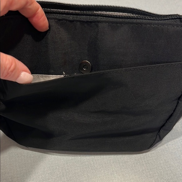 Baggallini Black Pocket 2.0 with RFID Crossbody Bag - Picture 12 of 13